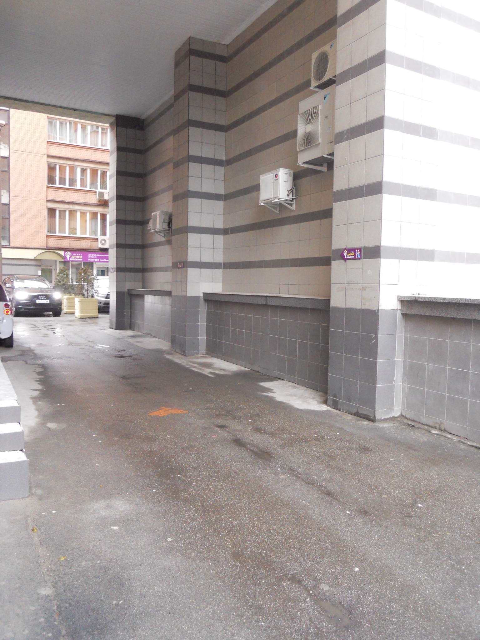 Київ, Золотоустівська вул., 47-49