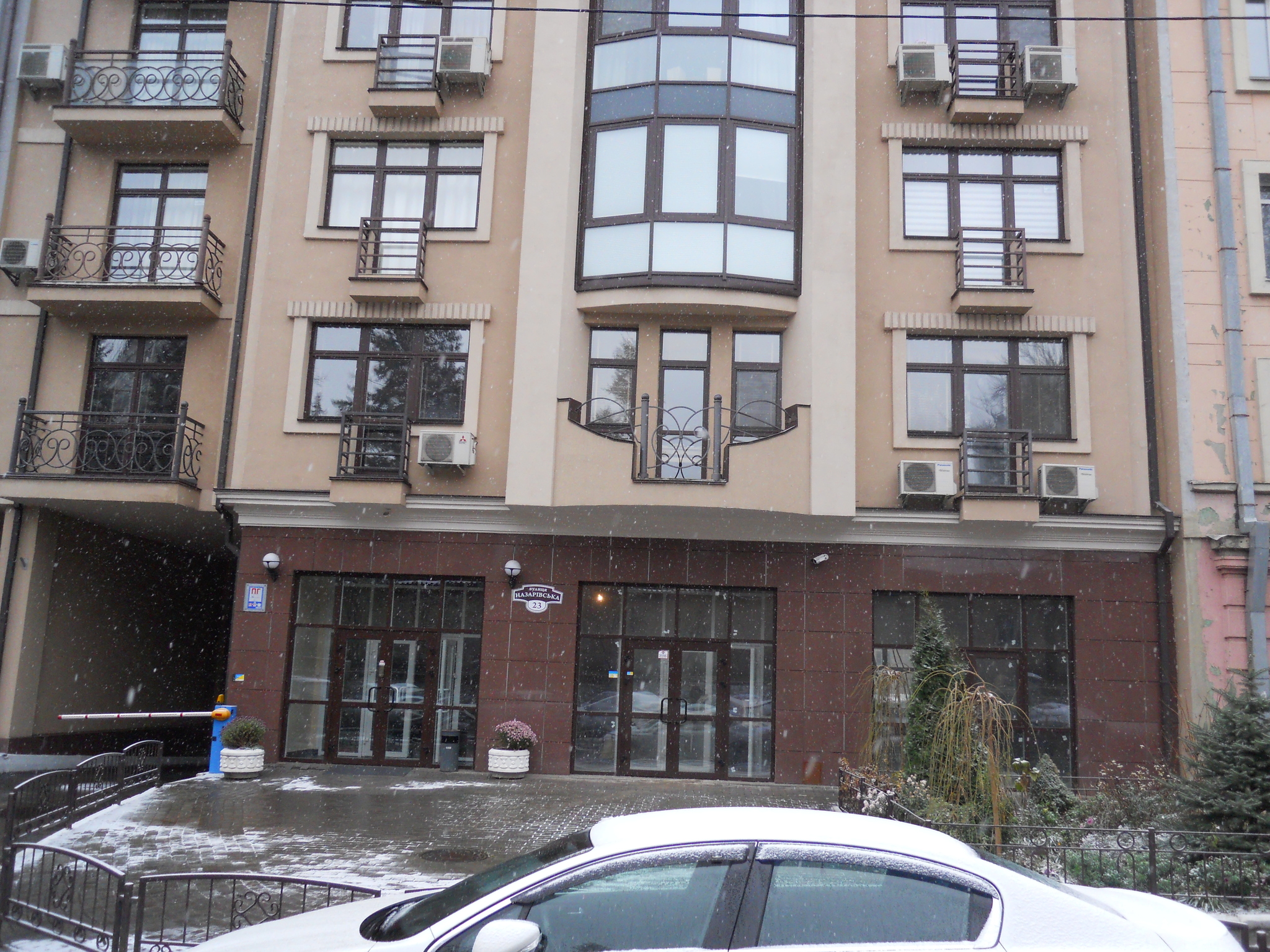 Київ, Назарівська вул., 23