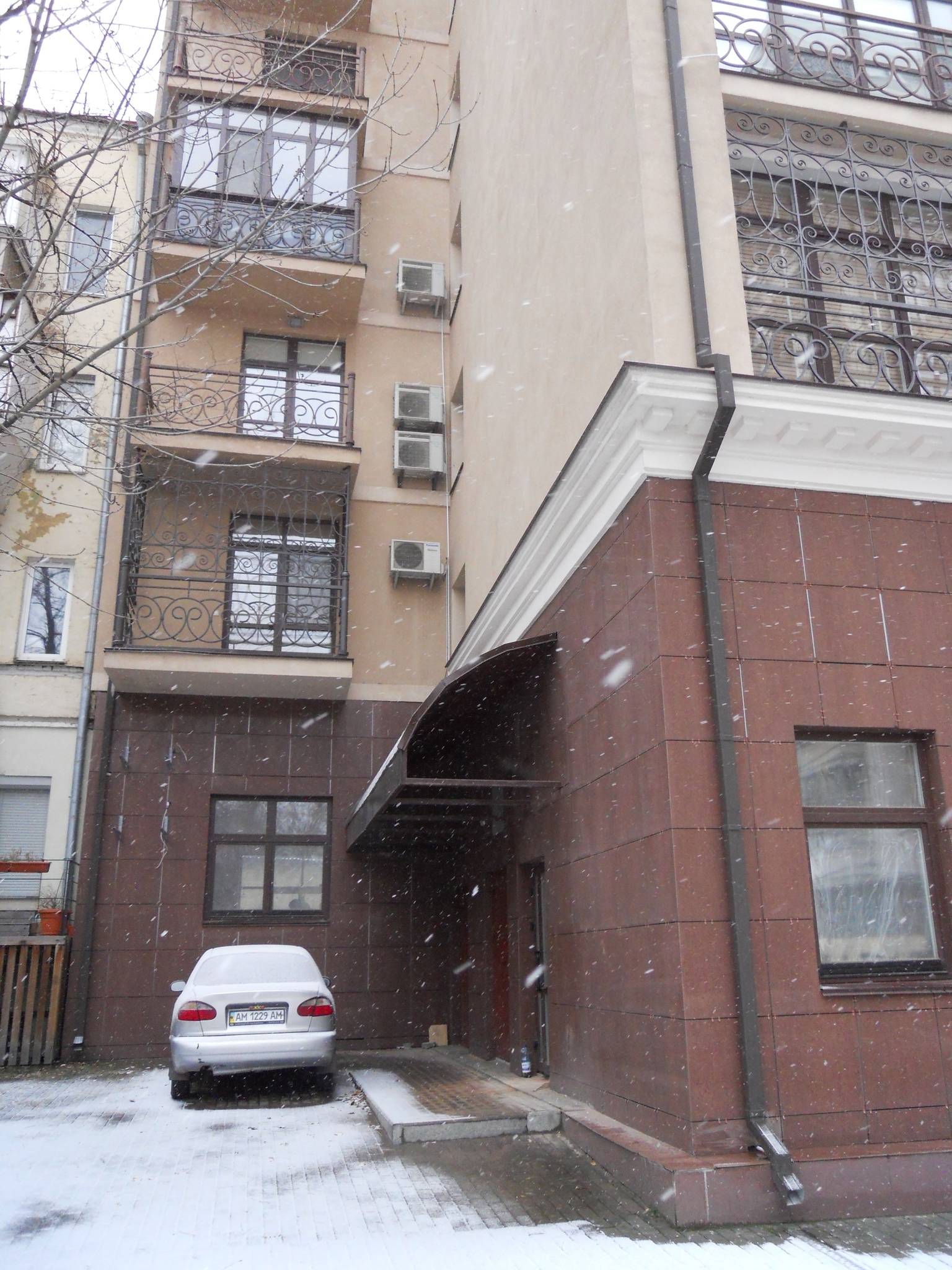 Київ, Назарівська вул., 23