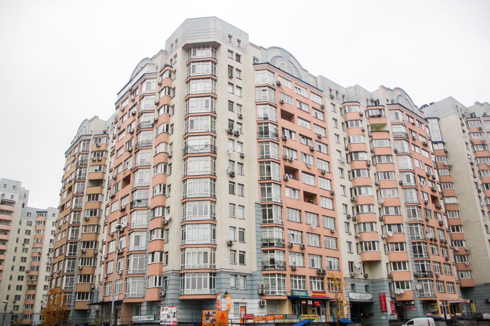 Київ, Ломоносова вул., 54