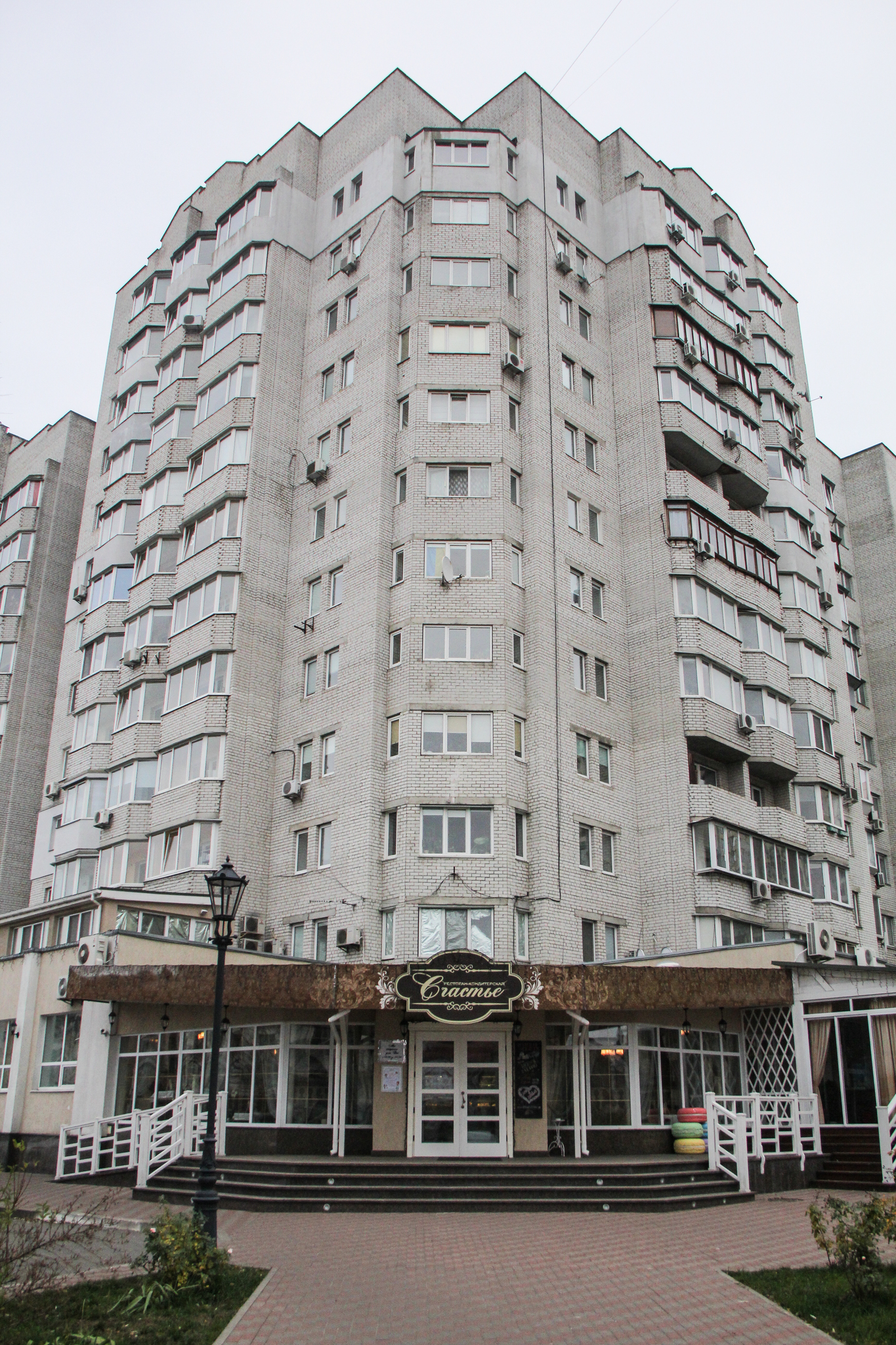 Київ, Маршала Конєва вул., 9