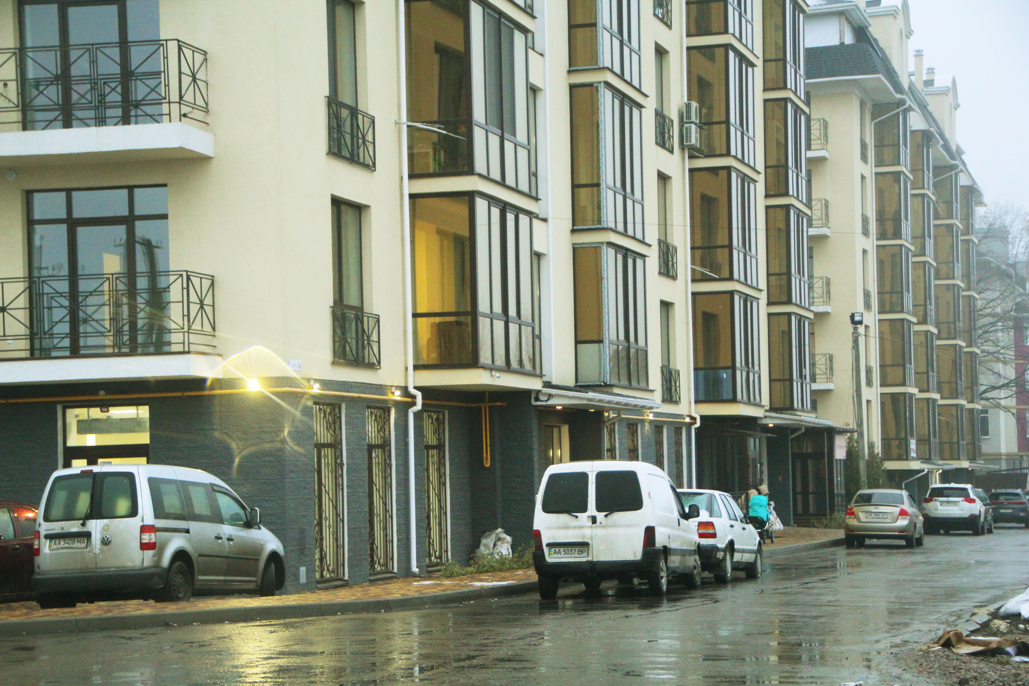 Київська обл., Києво-Святошинський район, с. Гатне, Абрикосовая вул., 14