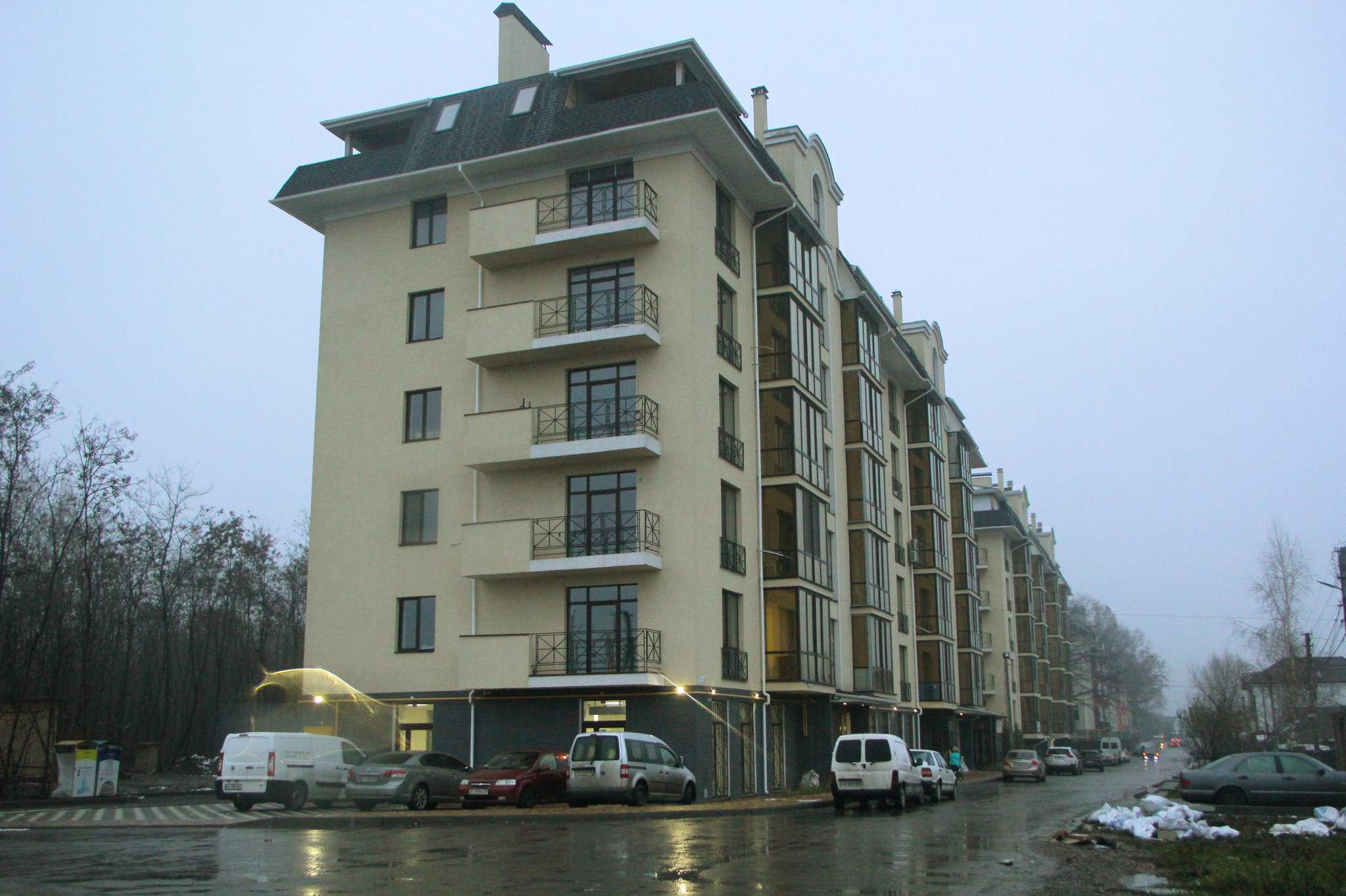 Київська обл., Києво-Святошинський район, с. Гатне, Абрикосовая вул., 14