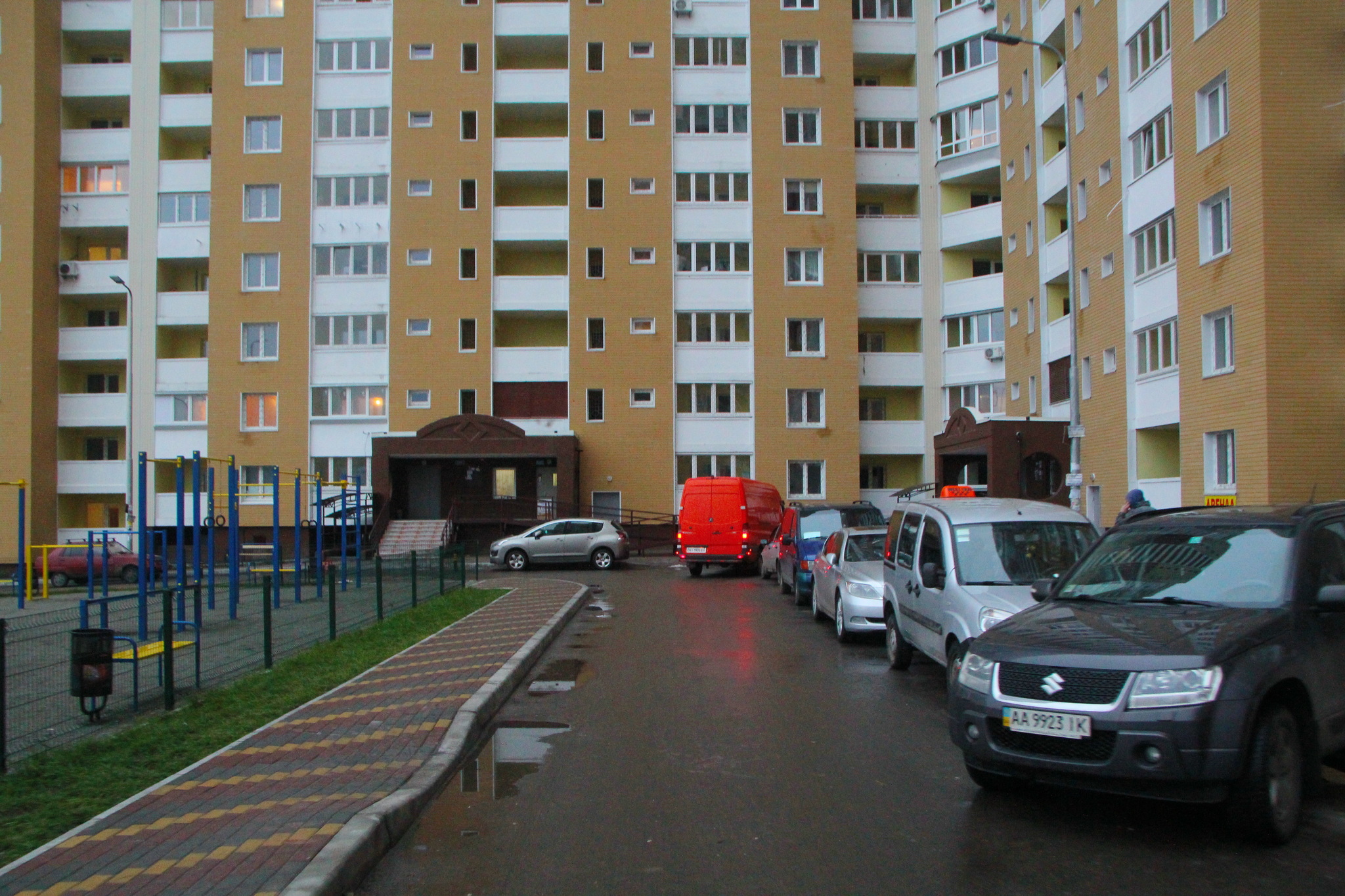 Аренда 3-комнатной квартиры 95 м², Сергея Данченко ул., 3