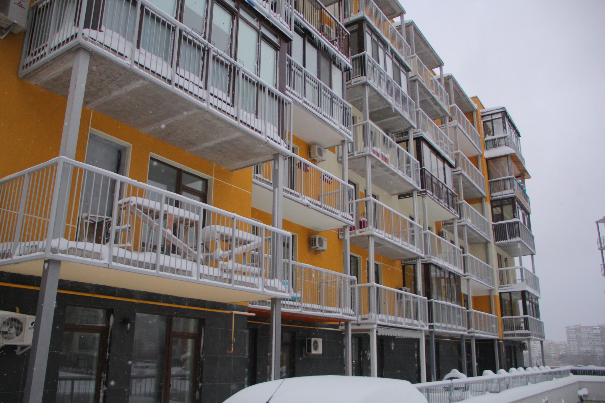 Київ, Івана Кавалерідзе вул., 11