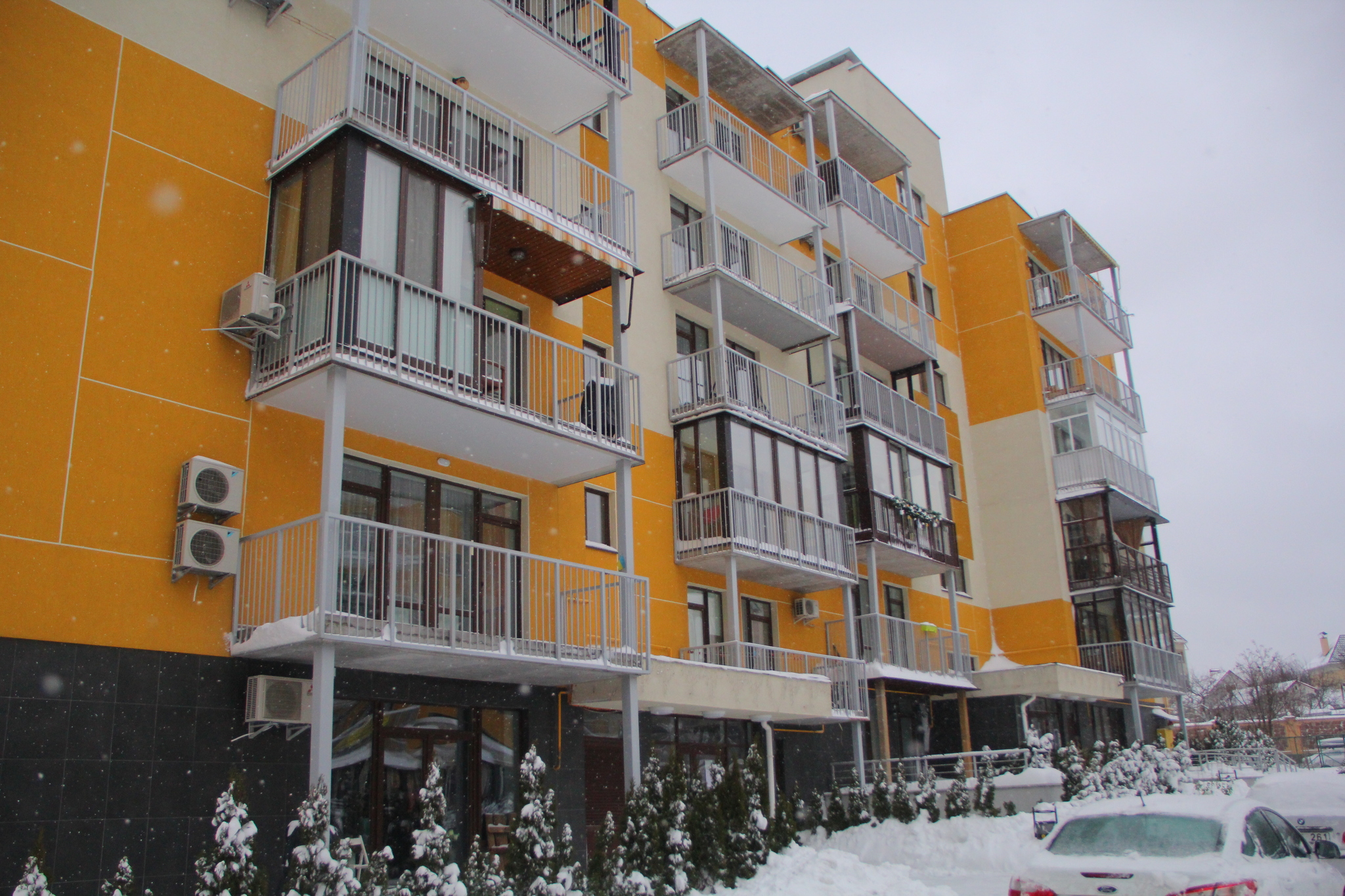 Київ, Івана Кавалерідзе вул., 11