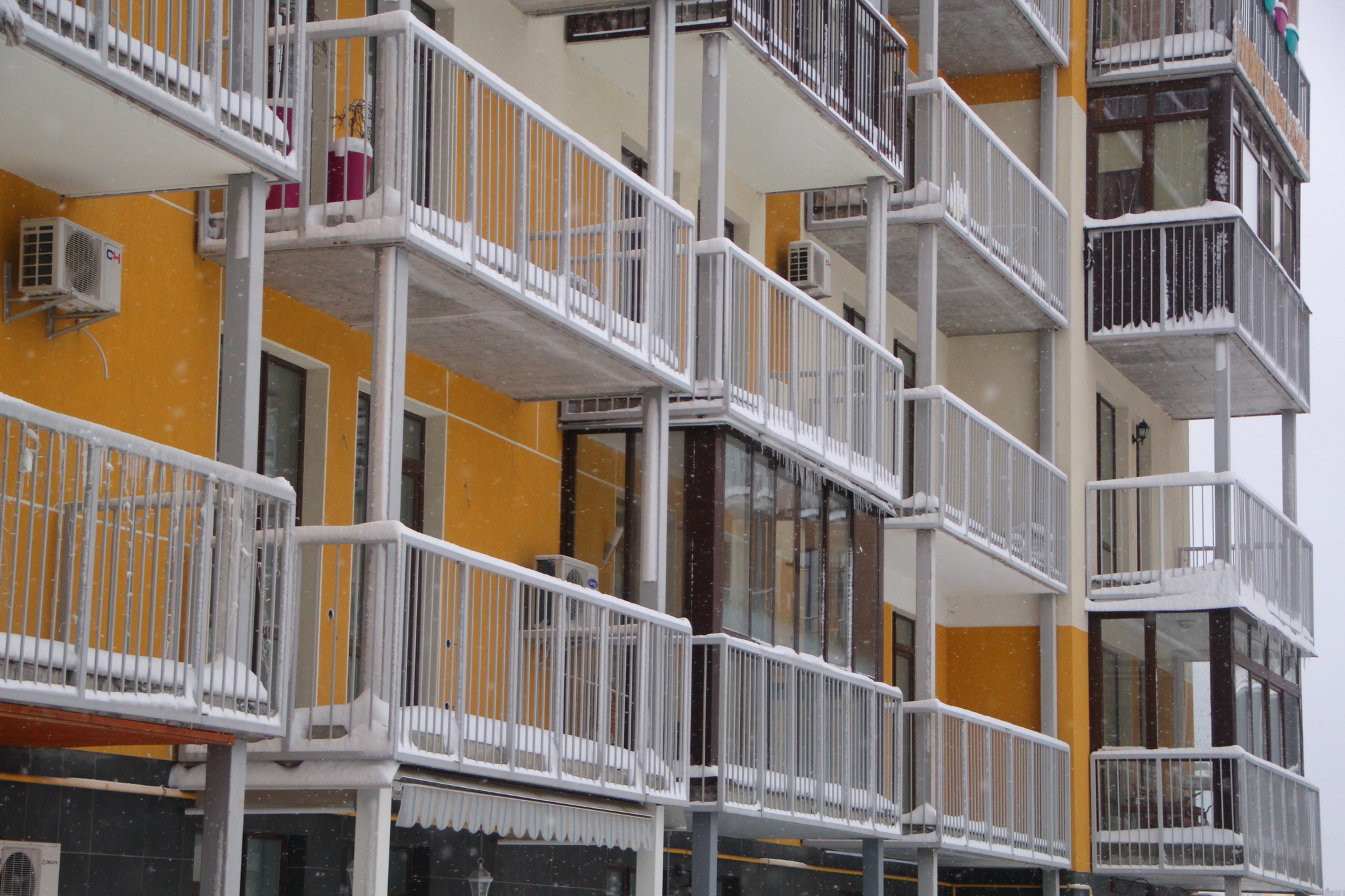 Київ, Івана Кавалерідзе вул., 11