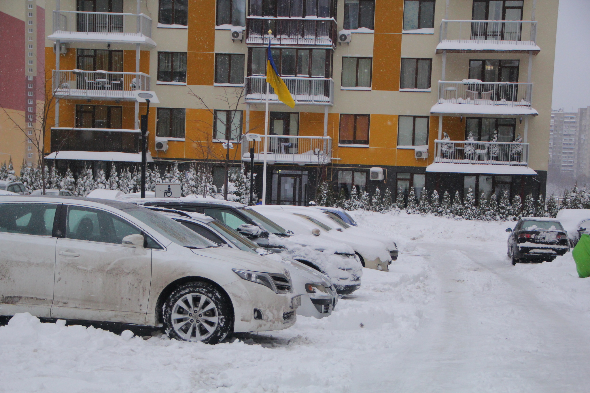 Київ, Івана Кавалерідзе вул., 7