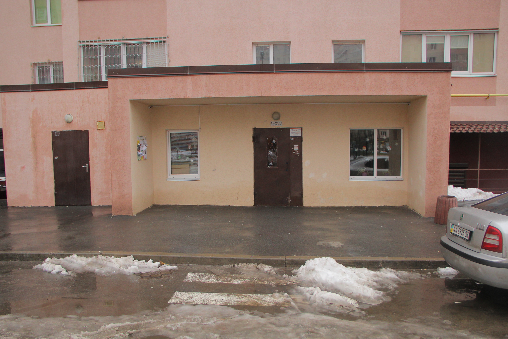 Київська обл., Києво-Святошинський район, с. Софіївська Борщагівка, Боголюбова вул., 10