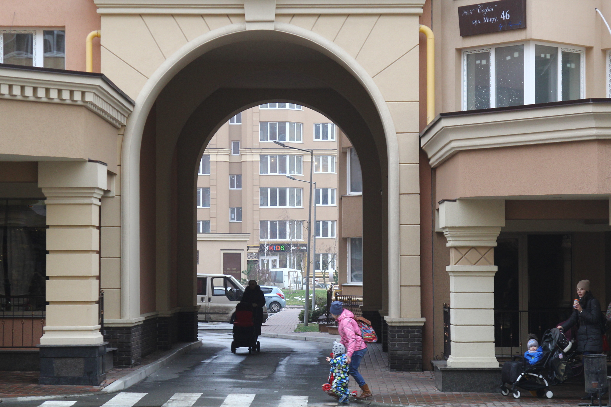 Київська обл., Києво-Святошинський район, с. Софіївська Борщагівка, Миру вул., 46