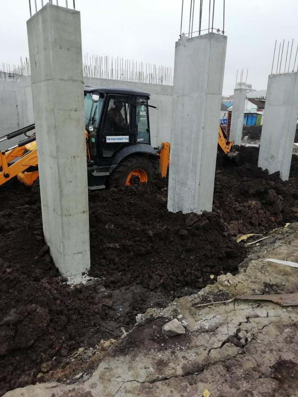 Хід будівництва ЖК Президент Хол, квіт, 2021 рік