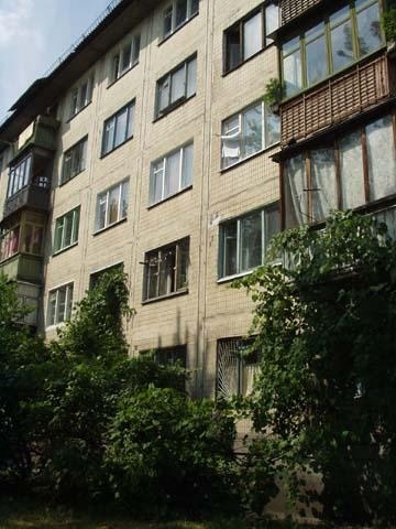 Київ, Будівельників вул., 16