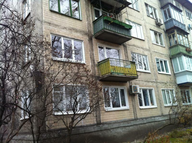 Київ, Будівельників вул., 16