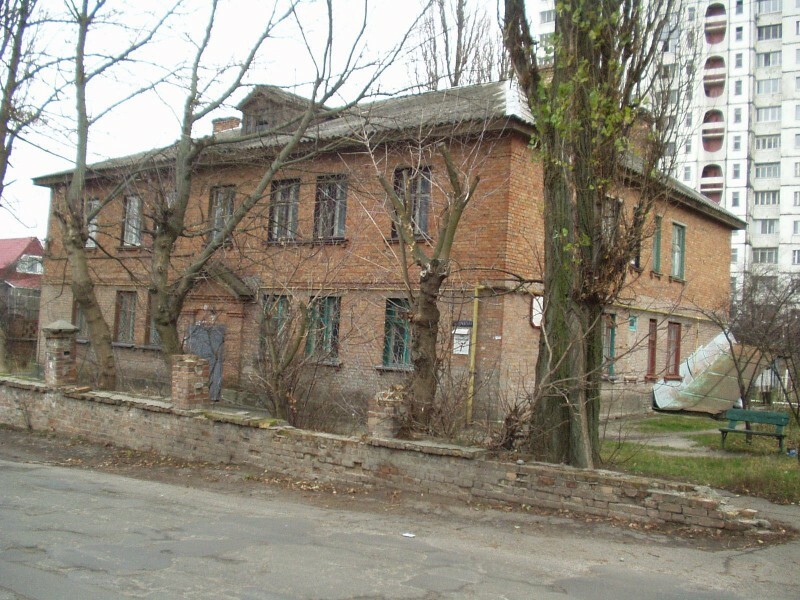 Київ, Черкаська вул., 7