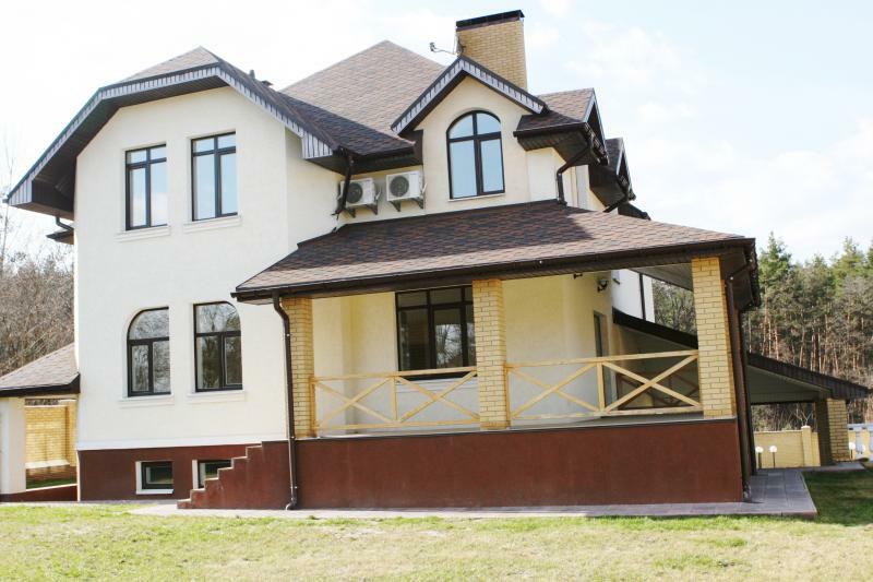 Киев, Снайперская ул., 4