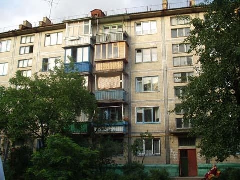 Київ, Ярослава Гашека бул., 3
