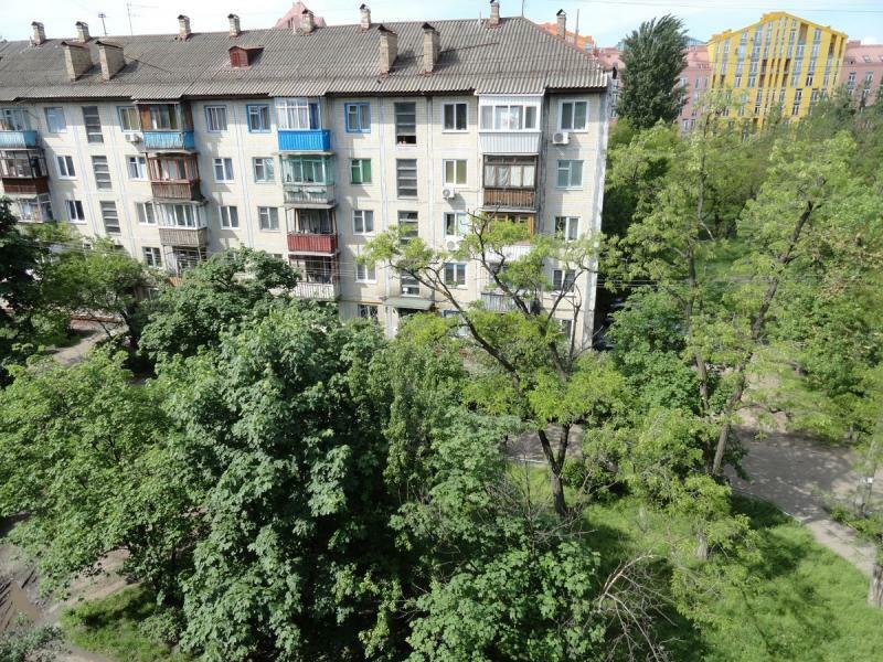 Київ, Ярослава Гашека бул., 3