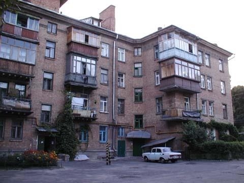 Київ, Парково-Сирецька вул., 15А