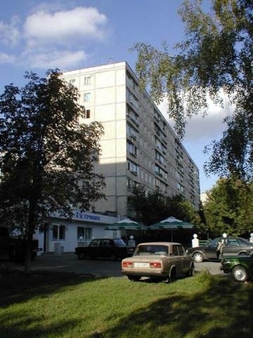 Киев, Якуба Коласа ул., 3/1