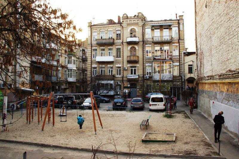 Київ, В'ячеслава Липинського вул., 4В