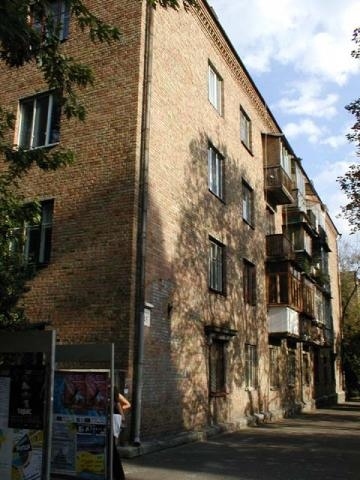 Київ, Гарматна вул., 45