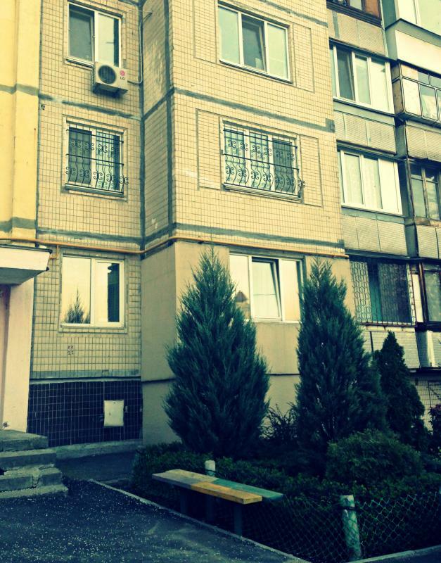Київ, Вишгородська вул., 32/2