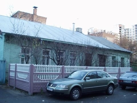 Київ, Сім'ї Прахових вул., 7