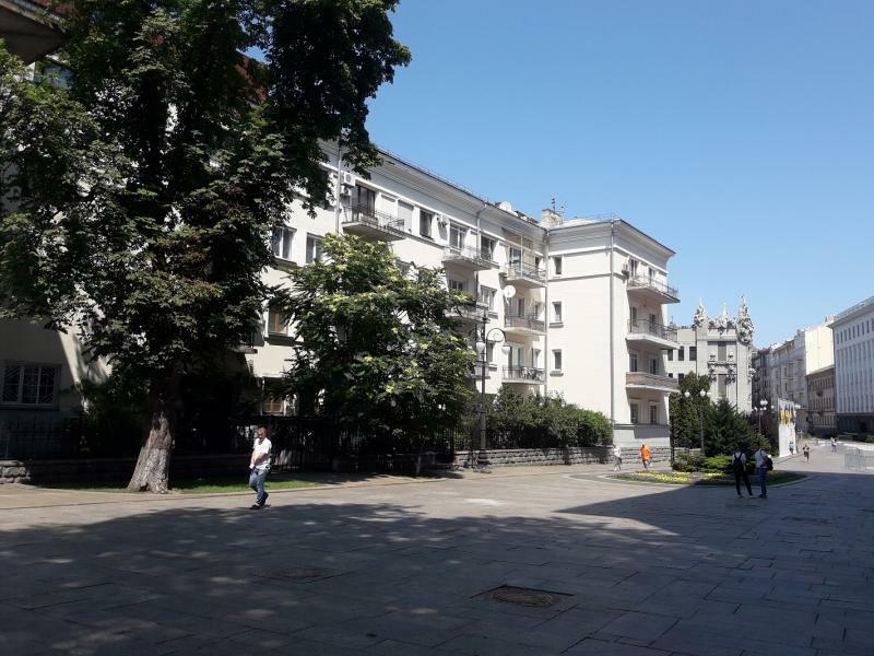 Киев, Банковая ул., 8