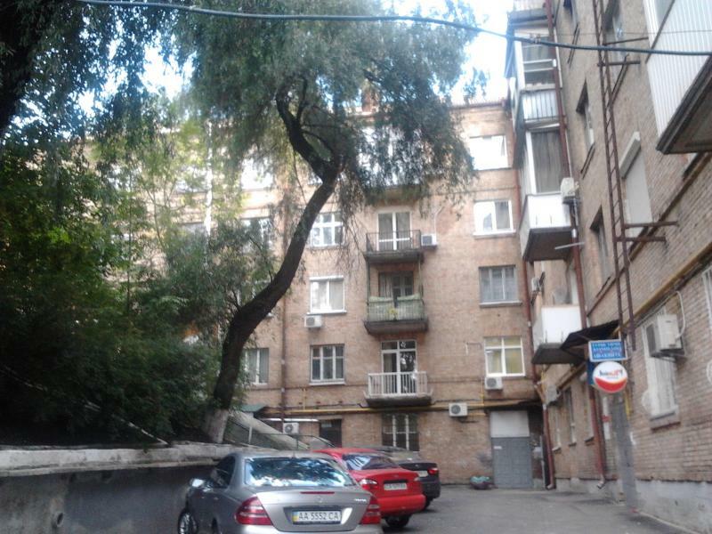 Київ, Басейна вул., 23