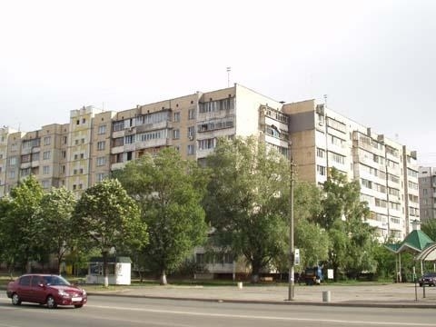 Киев, Сержа Лифаря ул., 1