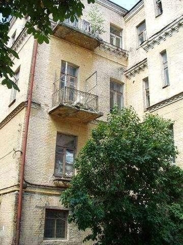 Київ, Алли Тарасової вул., 6