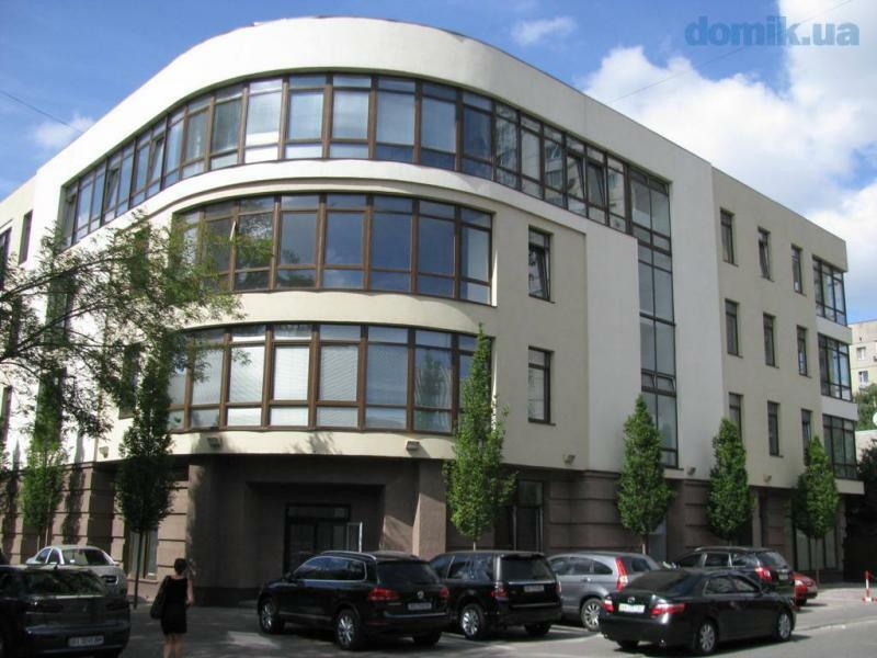 Київ, Олександра Пироговського вул., 18
