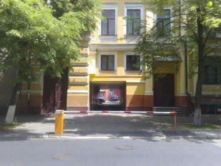 Киев, Левандовская ул., 3