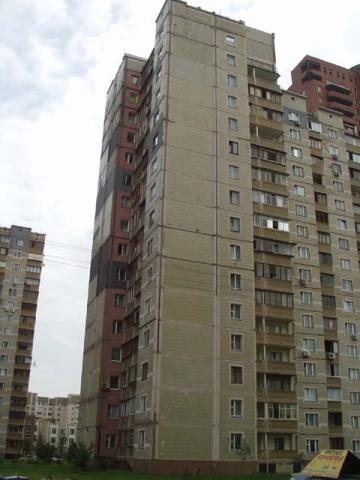 Київ, Анни Ахматової вул., 13Б