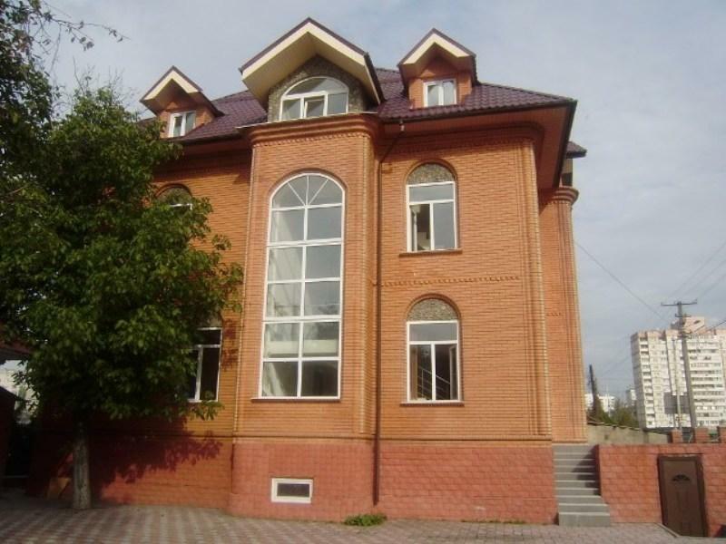 Київська обл., Києво-Святошинський район, с. Петропавлівська Борщагівка, Пушкіна вул., 40