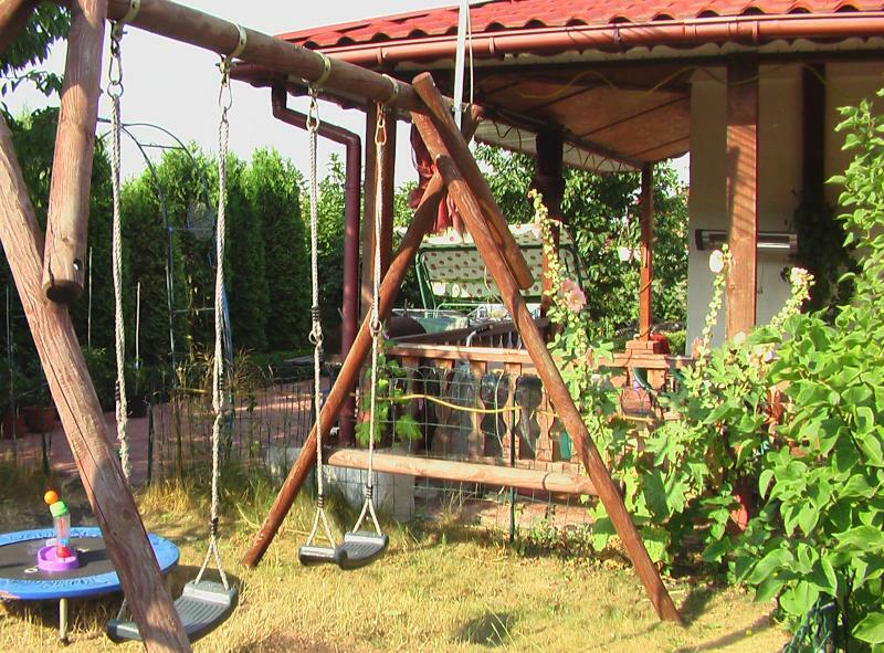 Київська обл., Бучанський район, смт Гостомель, Дачна вул., 3