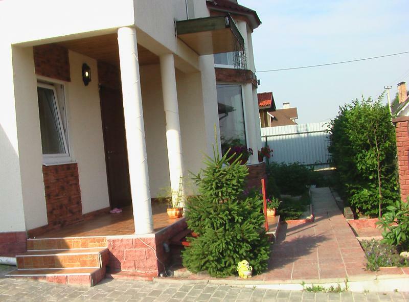 Київська обл., Бучанський район, смт Гостомель, Дачна вул., 3