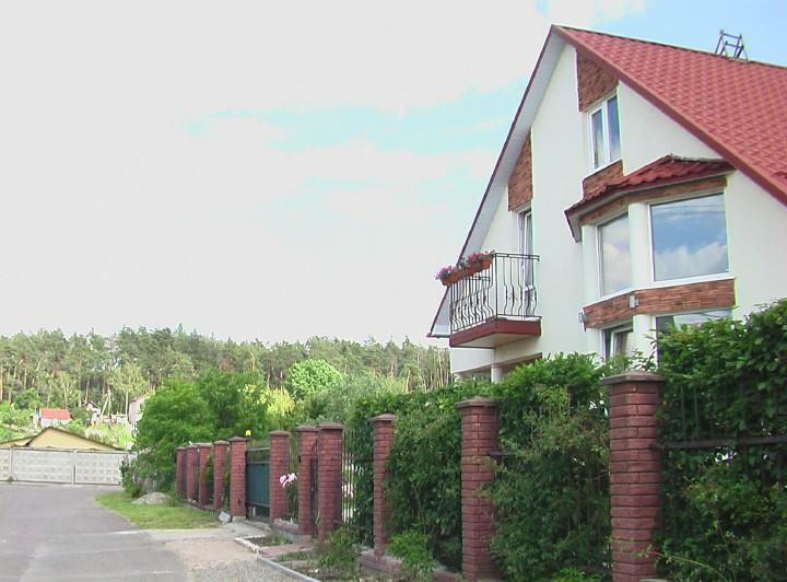 Київська обл., Бучанський район, смт Гостомель, Дачна вул., 3