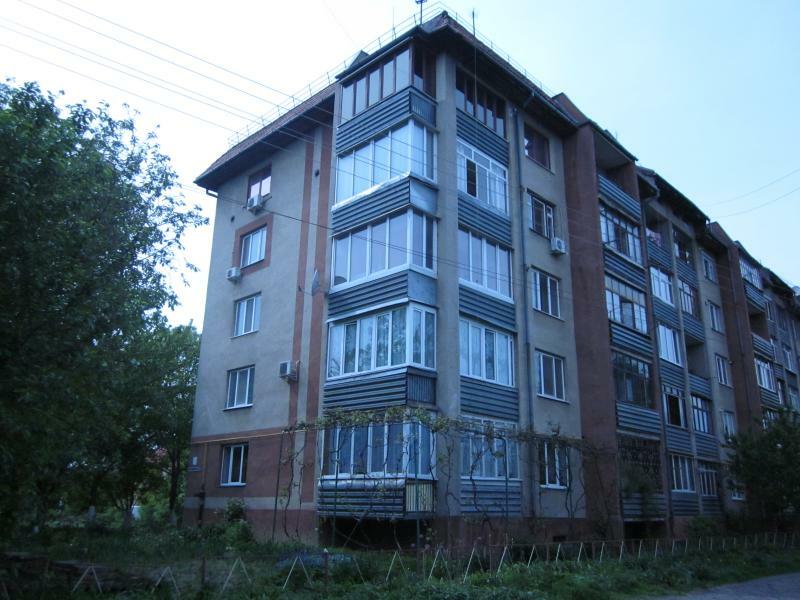 Ужгород, Володимирська вул., 28