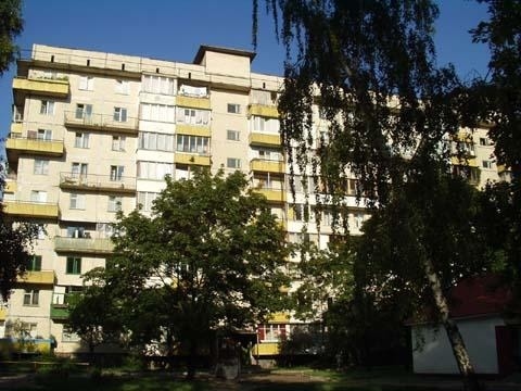 Київ, Перова бул., 16Б