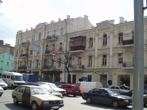 Київ, Старовокзальна вул., 7Б