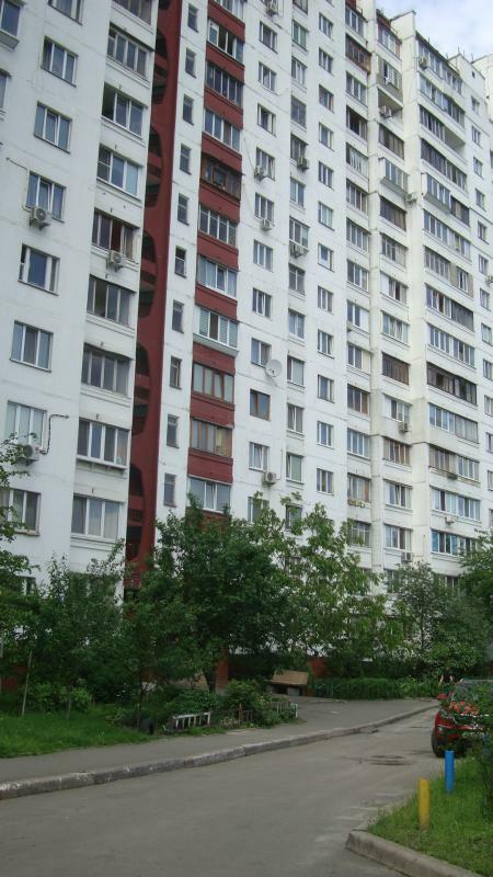 Київ, Ревуцького вул., 17А
