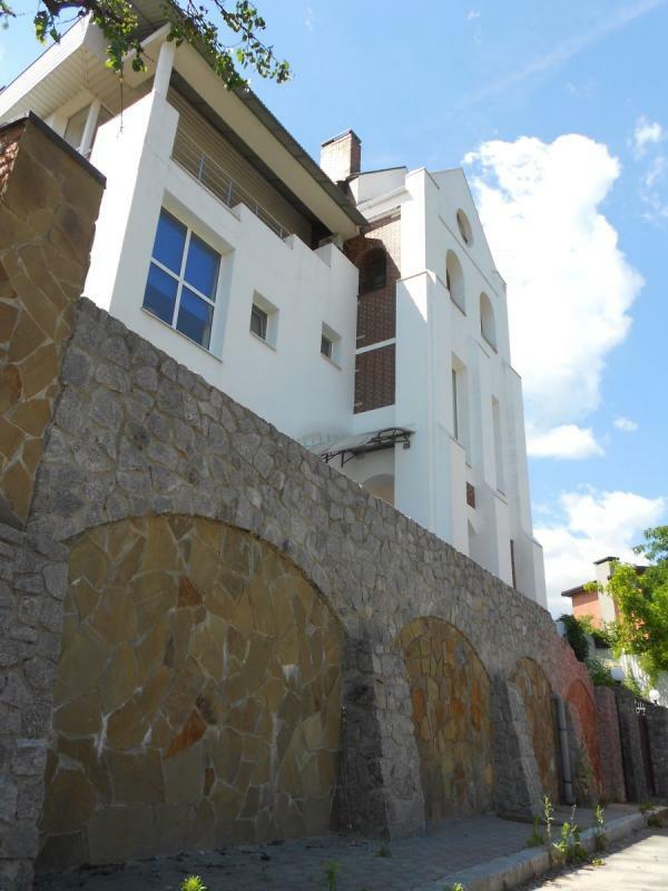 Киев, Редутная ул., 25