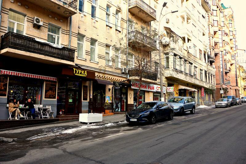 Киев, Олеся Гончара ул., 32А