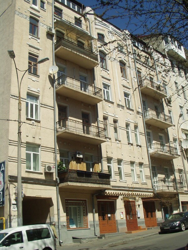 Киев, Олеся Гончара ул., 32А