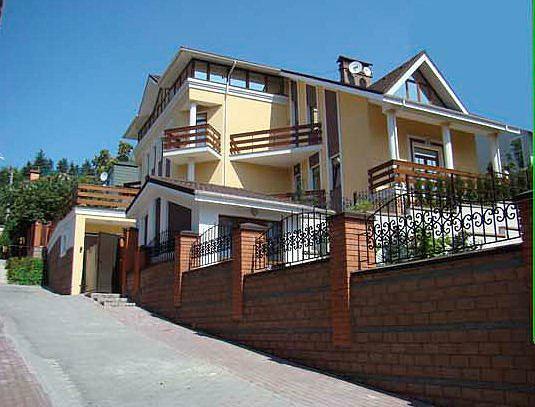 Киев, Редутная ул., 1