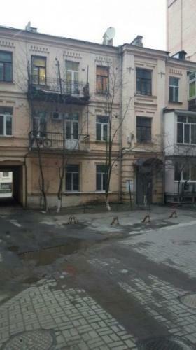 Київ, Олеся Гончара вул., 28