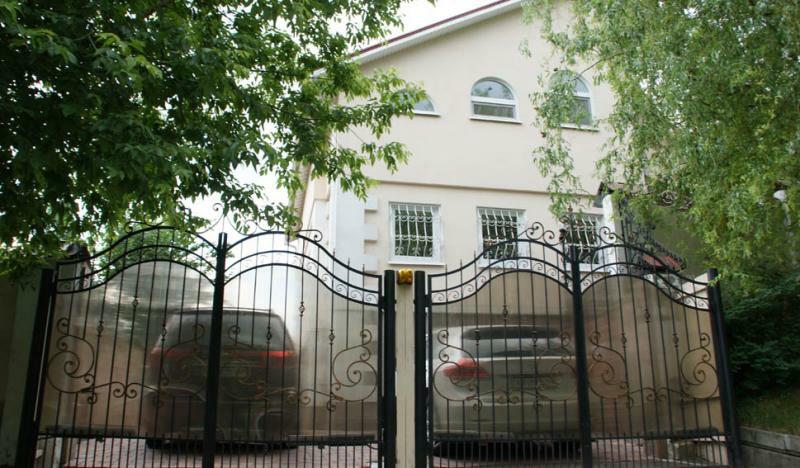 Київ, Рилєєва вул., 19