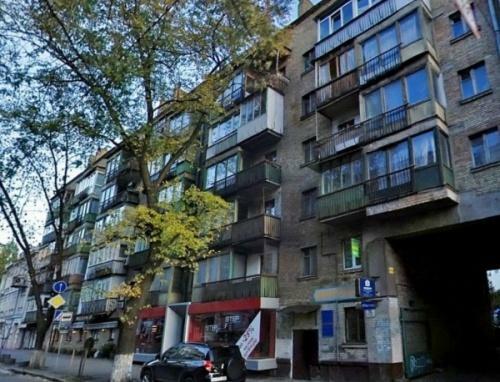 Київ, Олеся Гончара вул., 75