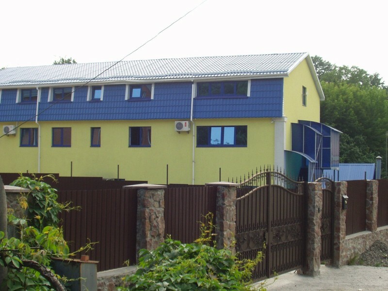 Київ, Ольжича вул., 35